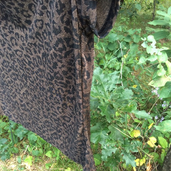 Briggs New York animal Print top/shell. - Picture 6 of 11